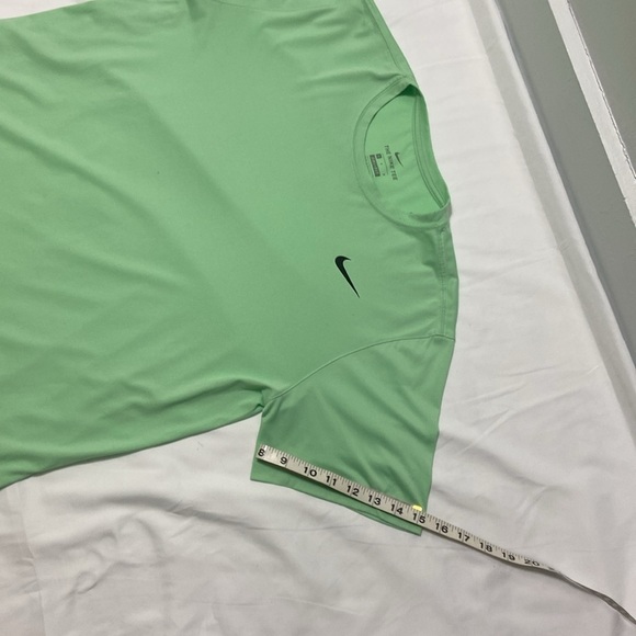 NIKE,MEN,LIGHT GREEN,DRI-FIT,SHORT SLEEVE,MILER T-SHIRT.SIZE-LARGE. - Picture 9 of 11